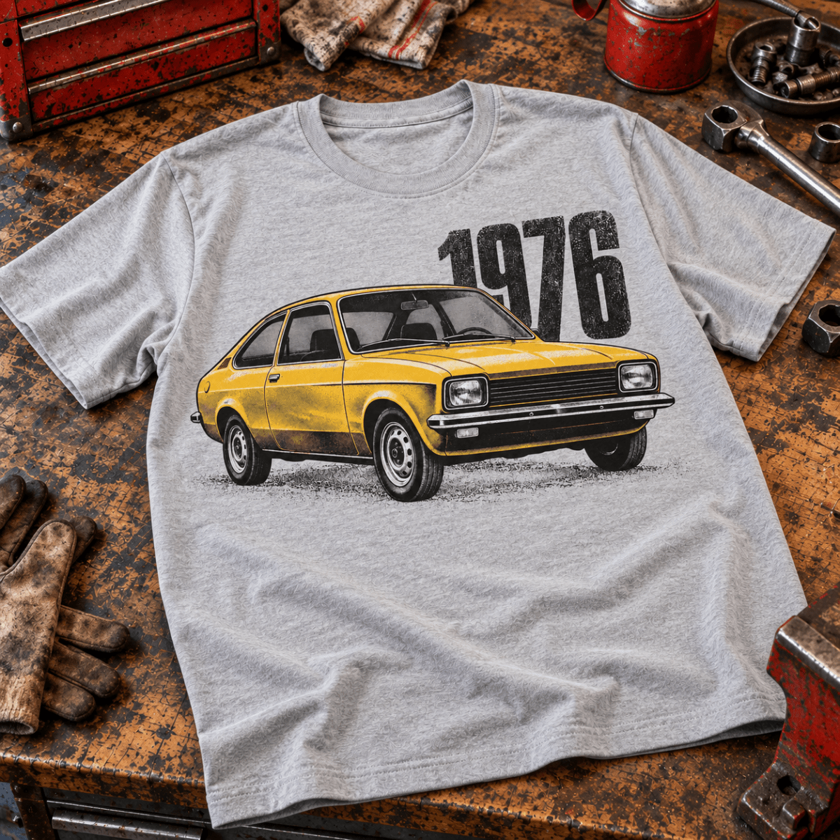 1976 retro hatchback t-shirt in sport grey (heather grey), front workshop garment view – car-ts-0157